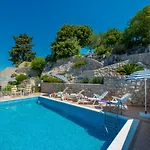 Villa Borna Apartments