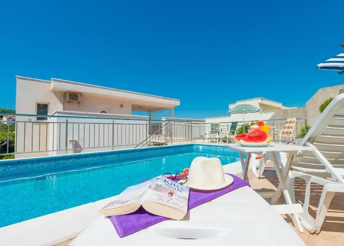 Villa Borna Apartments